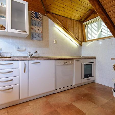 Impeccable 3-Bed Apartment In ดูบรอฟนิก ภายนอก รูปภาพ